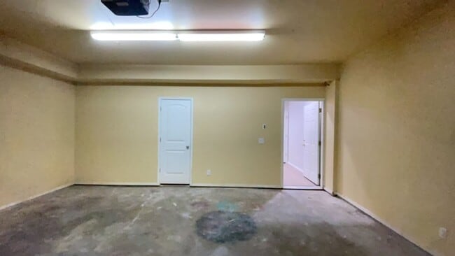 Building Photo - Spacious 3-Bed, 2.5-Bath Fourplex with Gar...