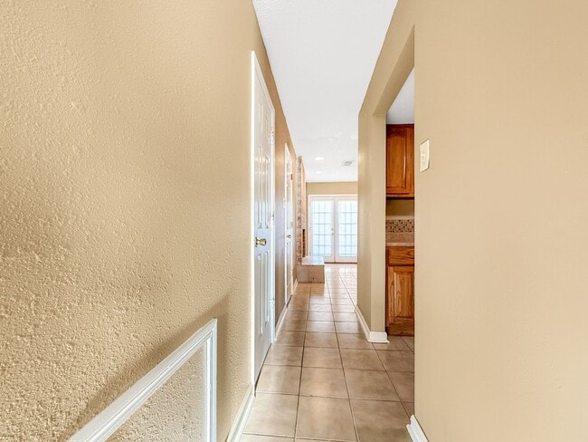 Building Photo - 2 Bedroom 1.5 Bath