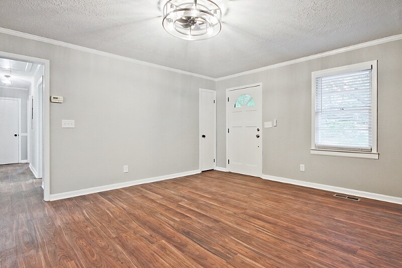 Building Photo - 212 Lakeshore Dr