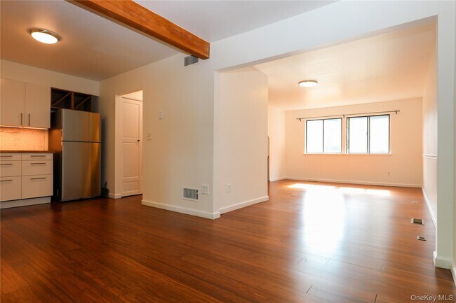 Building Photo - 259 Village Ct