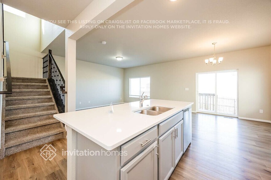 Building Photo - 11137 House Finch Ln