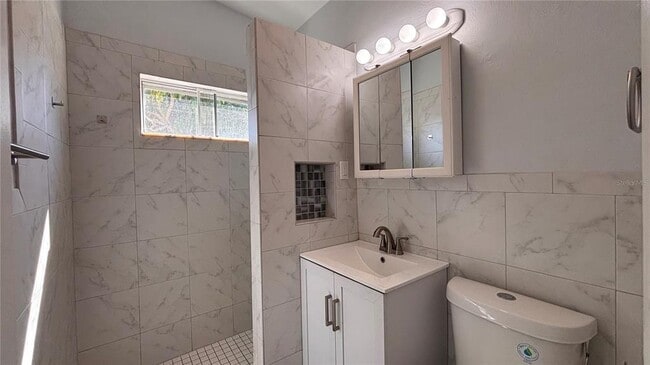 Building Photo - 21543 Kenyon Ave