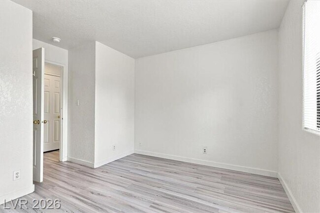 Building Photo - 5042 S Rainbow Blvd