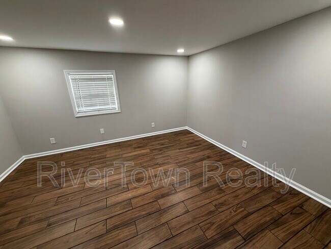 Building Photo - 485 Quinn Rd