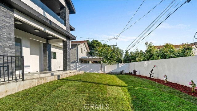 Building Photo - 420 S Hill St