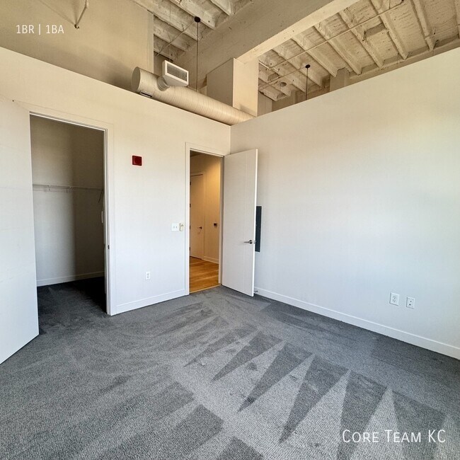 Building Photo - 217 W Pershing Rd