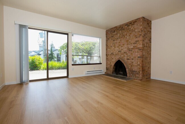 Building Photo - 3421 23rd Ave W