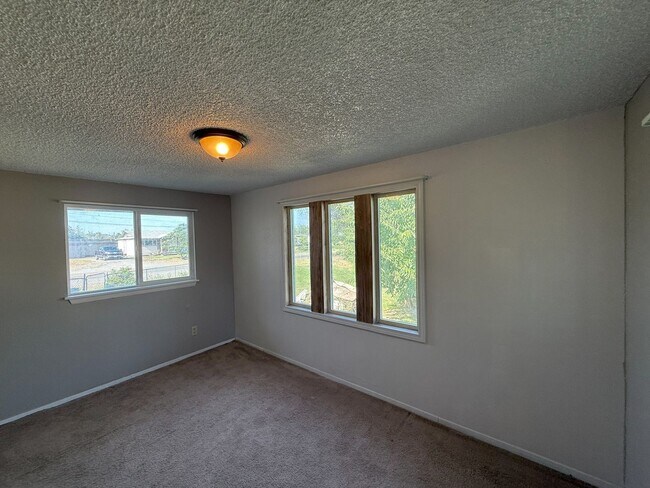 Building Photo - Cozy 4BR Home with Extra Space & Outdoor C...