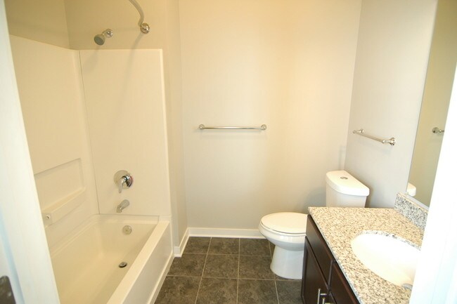 Building Photo - 2 Bedroom in Solo East Condos of Nashville!!