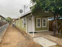 Building Photo - 305 W Ash St