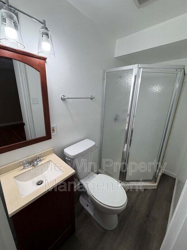 Building Photo - 2408 Caverhill Dr