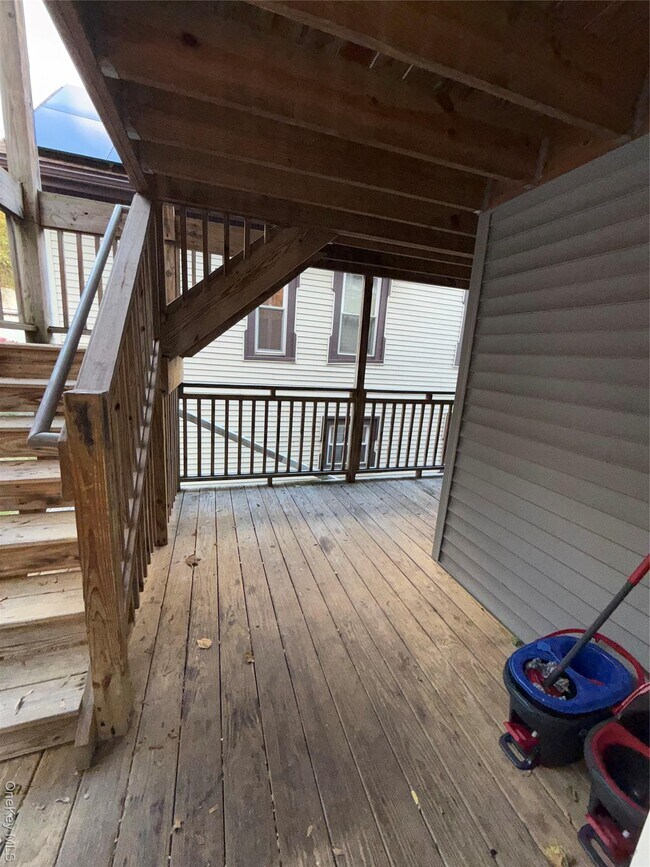 Building Photo - 58 Gifford Ave