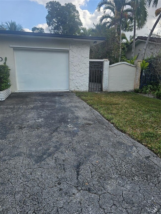 Building Photo - 6901 SW 95th Ave