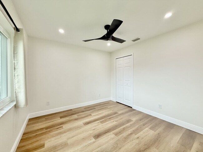 Building Photo - 12129 Buffington Ln
