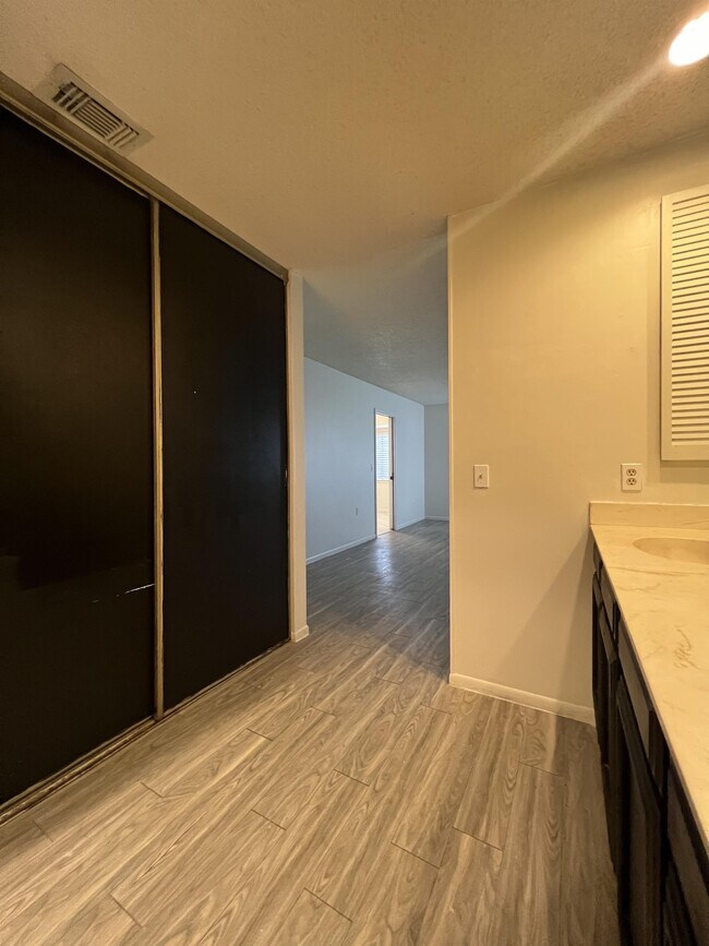 Building Photo - 9123 Alpine Trail St