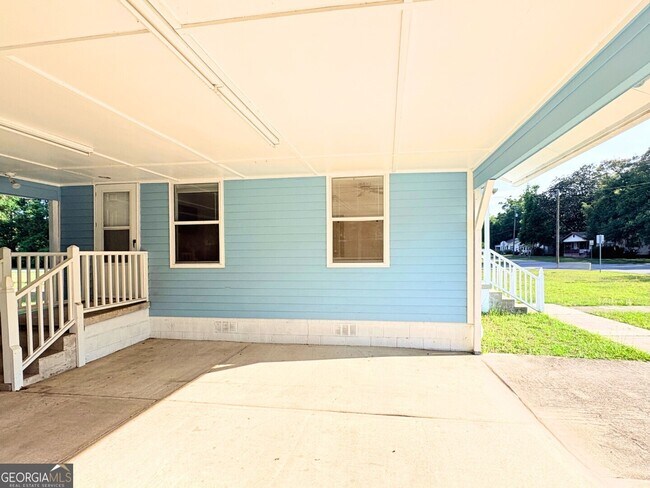 Building Photo - 600 Margaret St