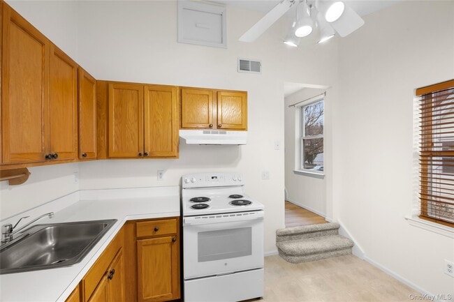 Building Photo - 17 Fairview St