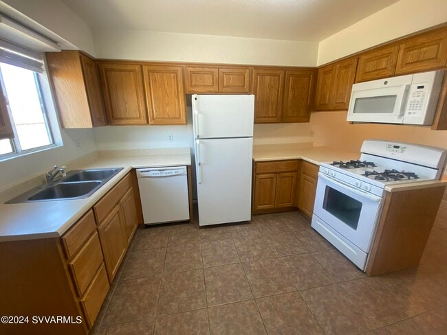 Building Photo - 126 E Paula Cir