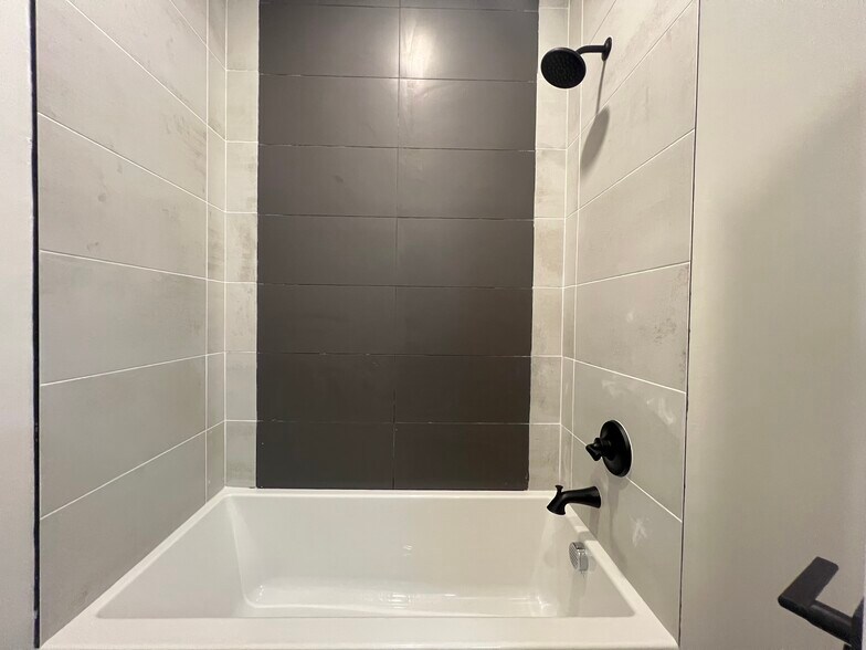 Unit 1B - 46 Van Reipen Ave