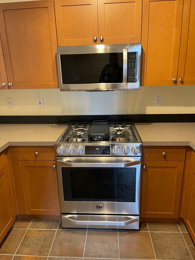 Building Photo - Updated Condo with Parking for One, Great Location and Communal Roof-top Deck!!