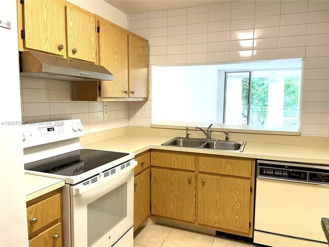 Building Photo - 9531 Seagrape Dr