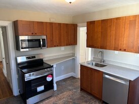 Building Photo - 547 Hyde Park Ave