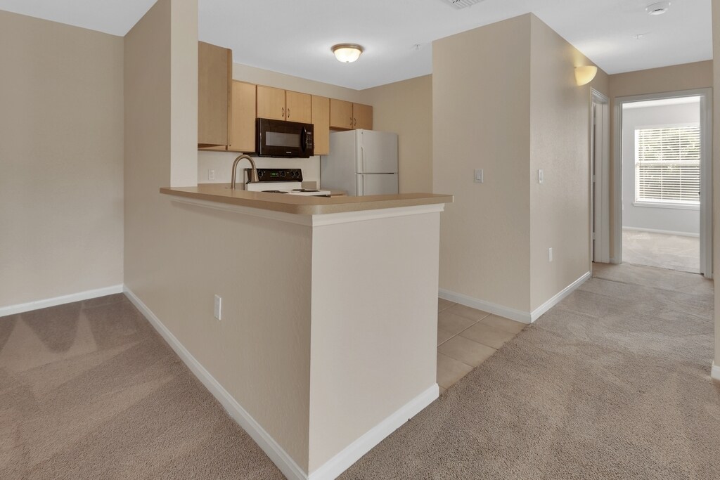Building Photo - 940 Village Trl