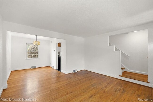 Building Photo - 1652 Graefield Rd