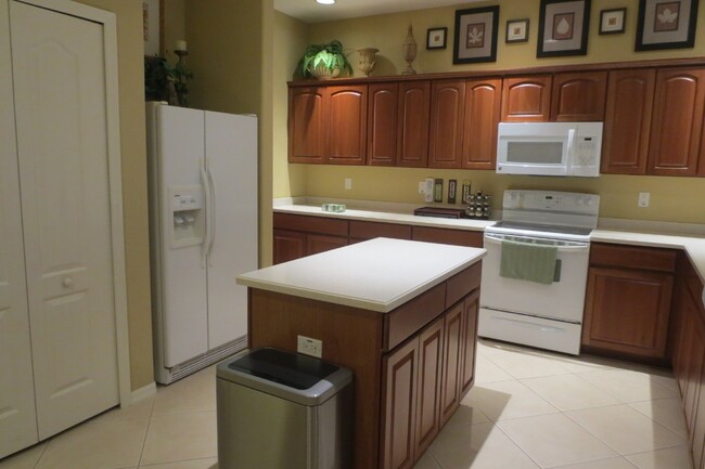 Building Photo - Fully Furnished Model Home- 3 Bedroom 2 Ba...