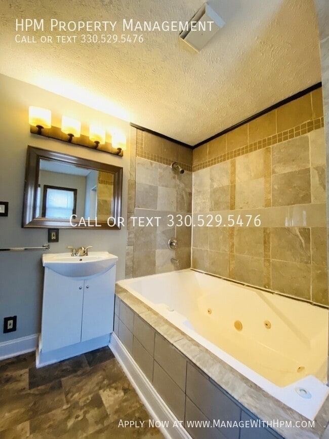 Building Photo - 1421 Piper Ct NW