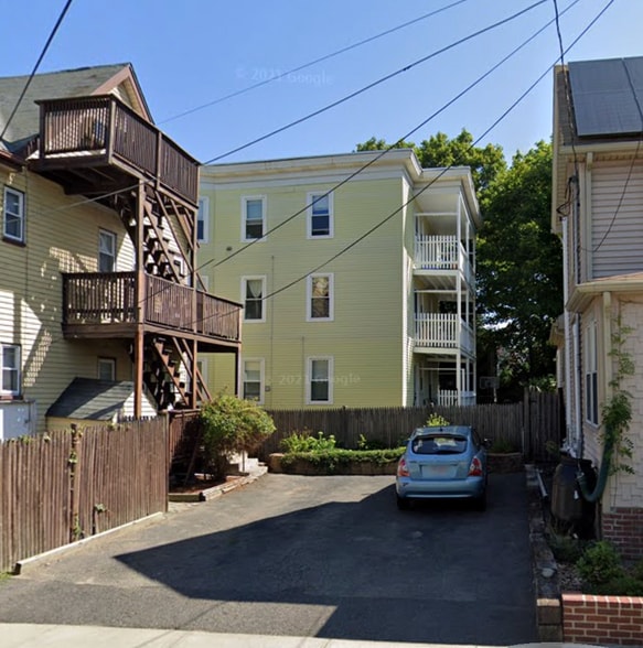 Building Photo - 252 Walden St
