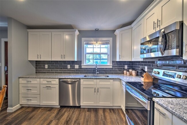 Building Photo - 3 Bed, 2 Bath Home Near Downtown Greenvill...