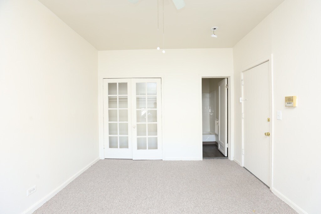 Building Photo - 3925 W Irving Park Rd