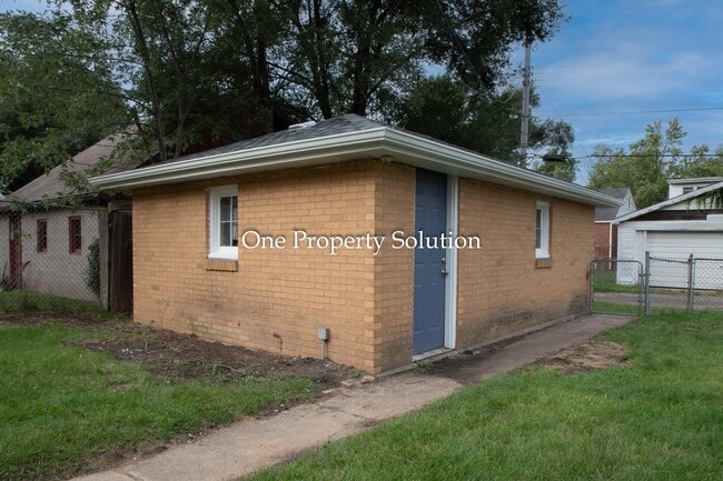 Building Photo - 4656 Pierce St