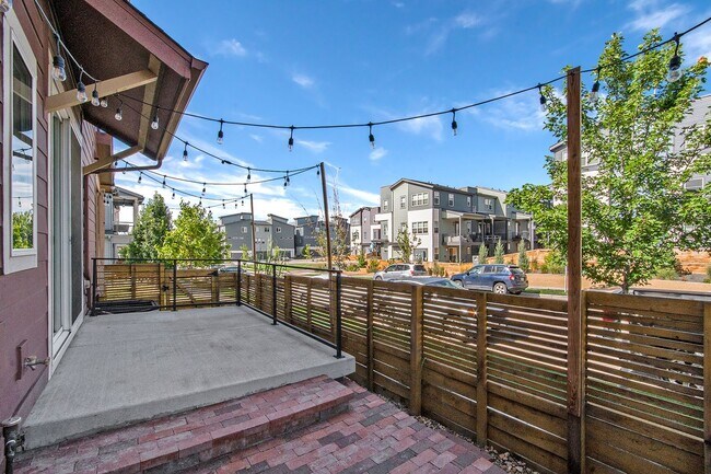 Building Photo - Gorgeous 4 Bed, 3.5 Bath Home in North West Denver