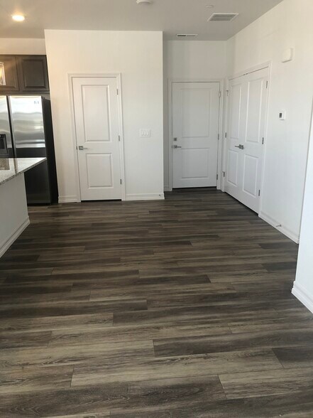 Dining room area with room for barstools at the island! - 1881 Spring Water Pt