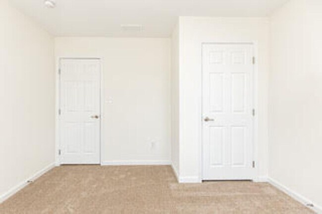 Building Photo - Spacious End Unit-Townhome in Hockessin’s ...