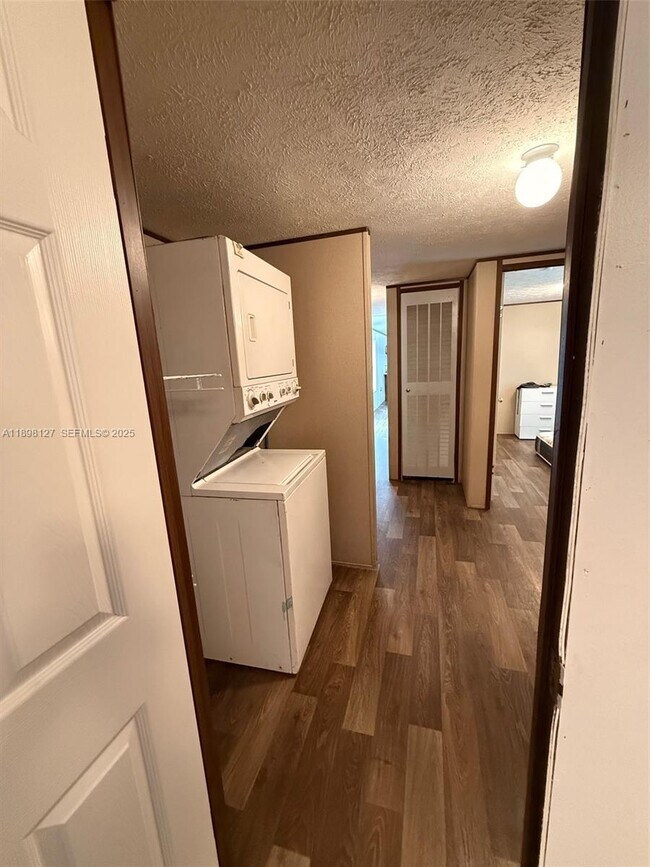 Building Photo - 751 Appaloosa Ave