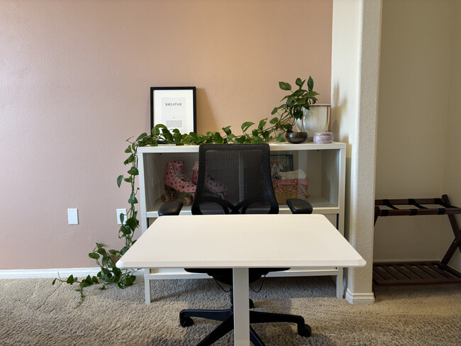 Mobile home-office space with portable sit/stand desk and ergonomic chair - 3740 Santa Rosalia Dr