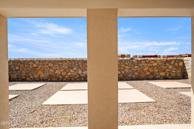 Building Photo - 14116 Rainbow Point Dr