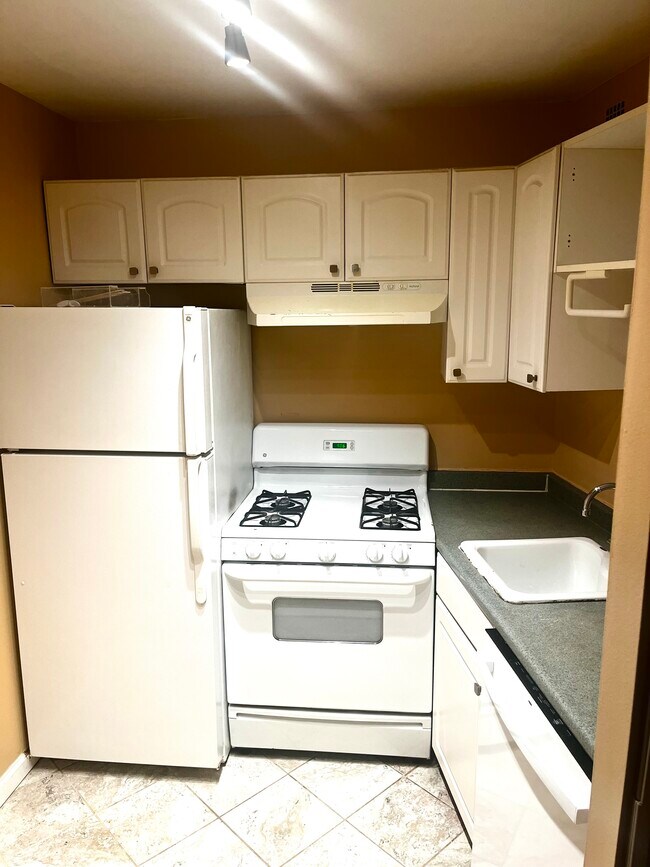 Building Photo - 1111 University Blvd W