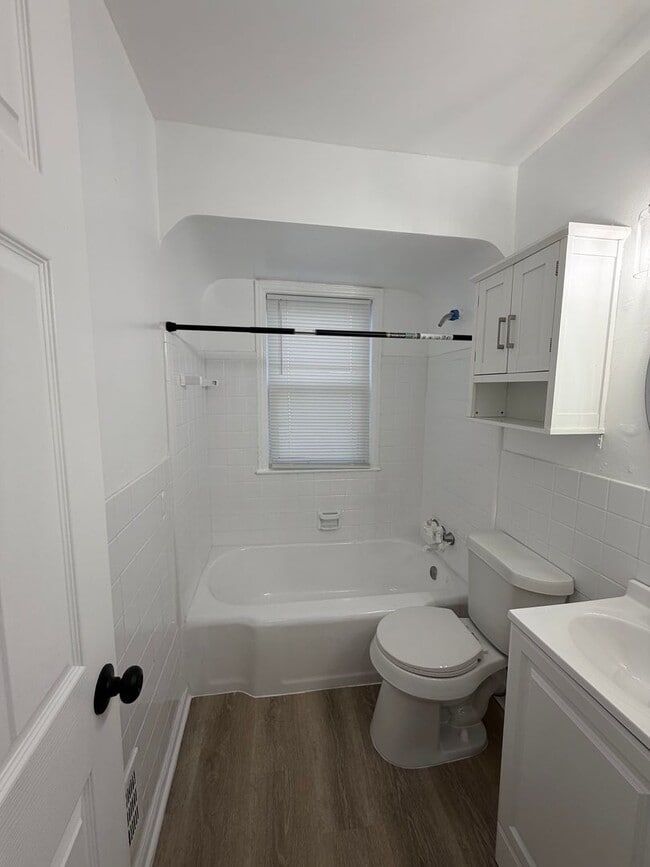 Building Photo - 3 bedroom Fully renovated Westside Bungalow