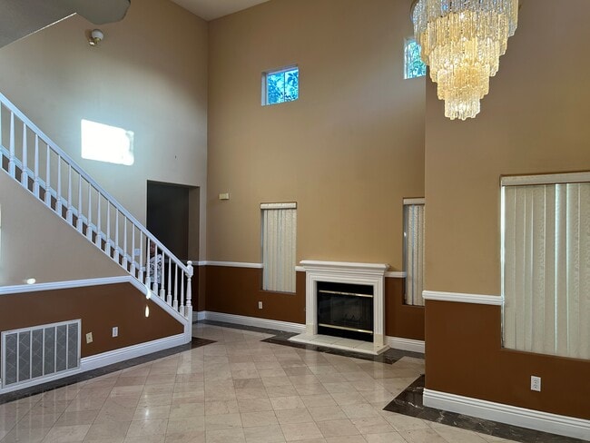 Building Photo - 8940 Deira Ln