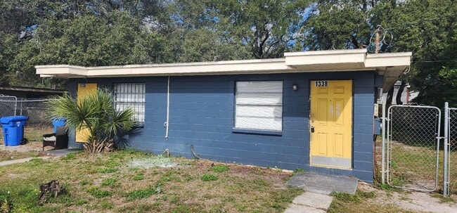 Building Photo - Cute & Quaint 1/1 in Tampa! ASK ABOUT OUR MOVE IN SPECIALS!!