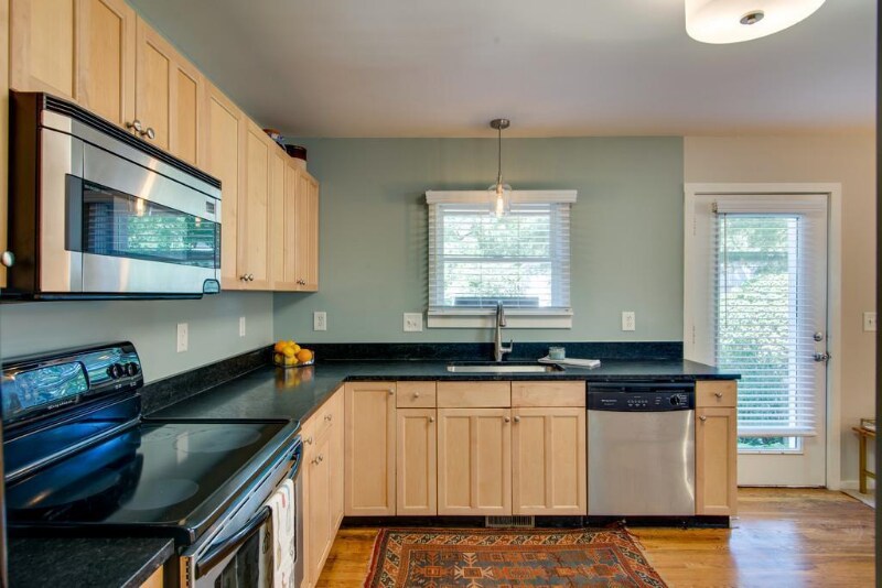 Building Photo - 940 Gale Ln