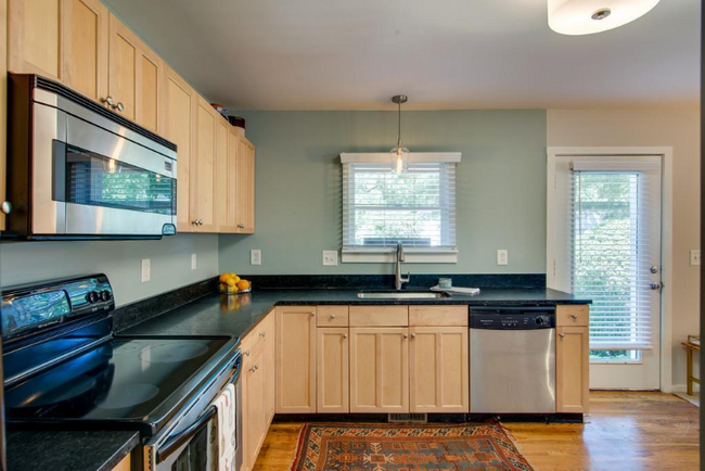 Building Photo - 940 Gale Ln