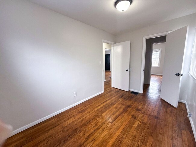 Building Photo - Move-In Ready 2BR Home w/Full Fenced In Yard + Bonus Room Basement!