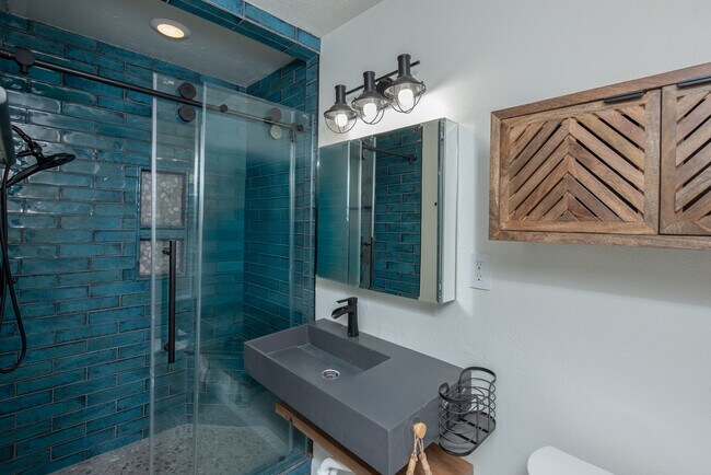 Building Photo - 3995 Tom Ln Dr