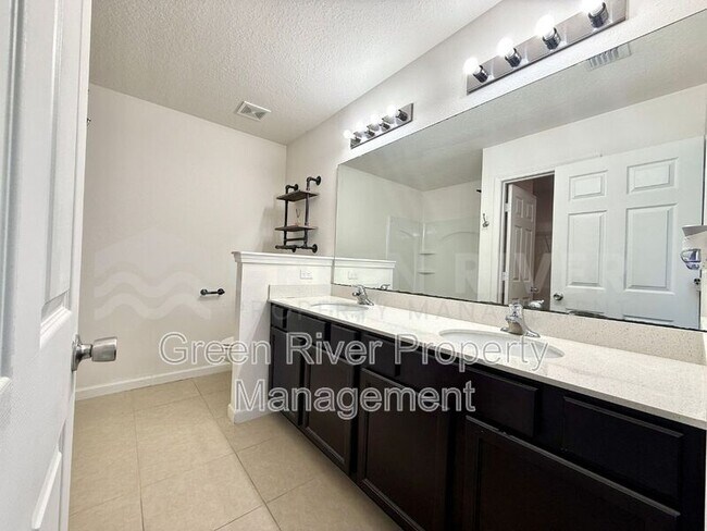 Building Photo - 8704 Lake George Cir W