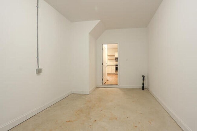 Building Photo - Luxury Townhouse in Sherrills Ford